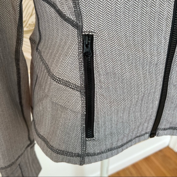 Lululemon Chevron Ruffle Jacket - Picture 4 of 9